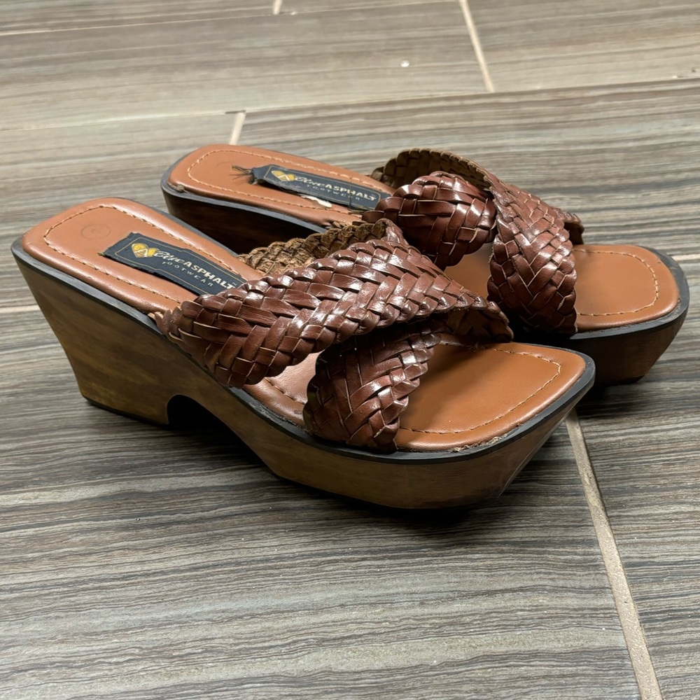 Blue Asphalt leather and wooden clogs